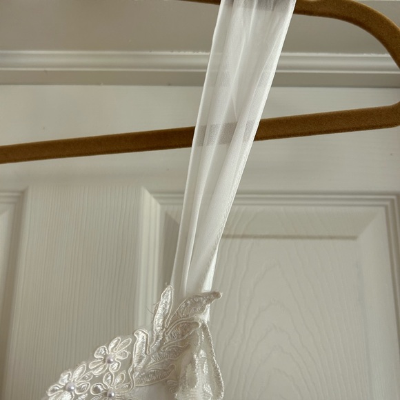 Stunning soft light ivory Dentelle negligee - NWT - size large - Picture 5 of 14